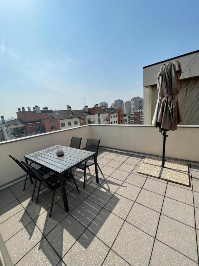 Elegant Apartment In Milan With Panoramic Terrace Ngoại thất bức ảnh